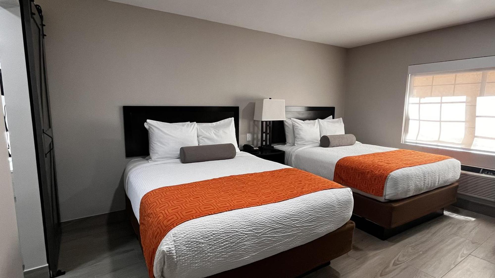 Howard Johnson By Wyndham West 2*