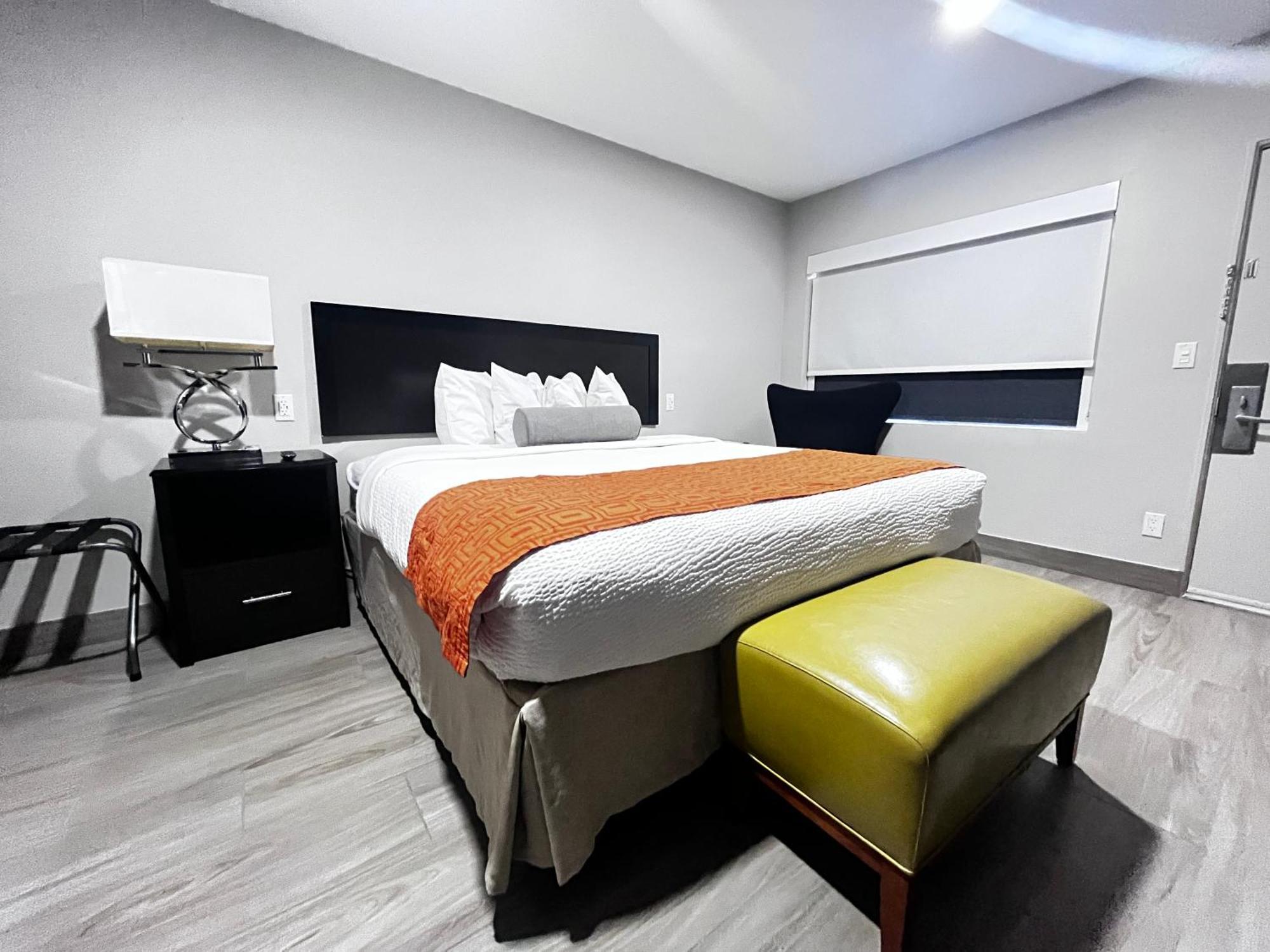 Motel Howard Johnson By Wyndham West 2*