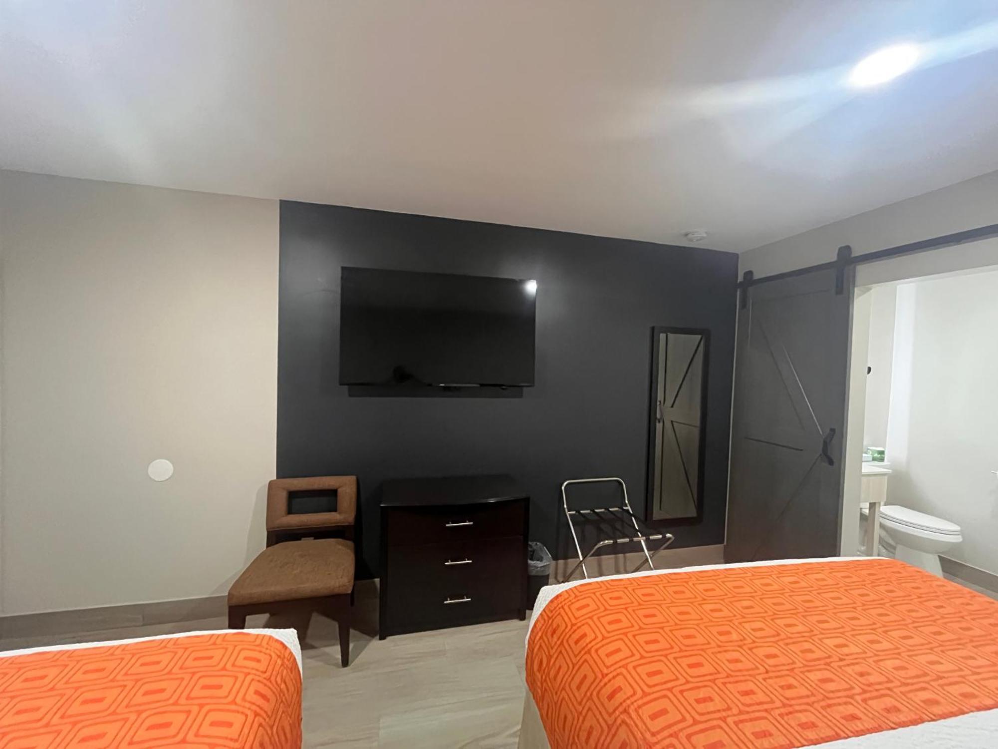 Howard Johnson By Wyndham West 2*